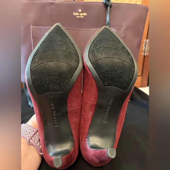 Bandolino Textured Burgundy Heels Size 7 - Picture 3 of 3